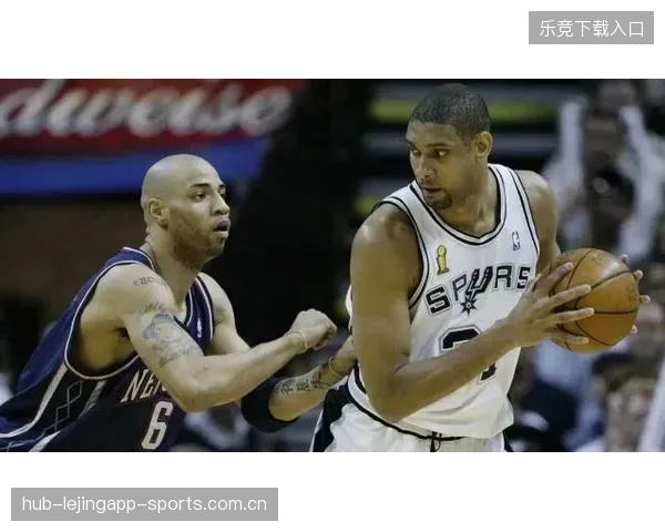 NBA后卫连续晃三人杀到篮下：速度与技巧的完美融合